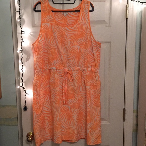 GAP Dresses & Skirts - Fun leaf patterned dress GAP Dresses & Skirts - Fun leaf patterned dress